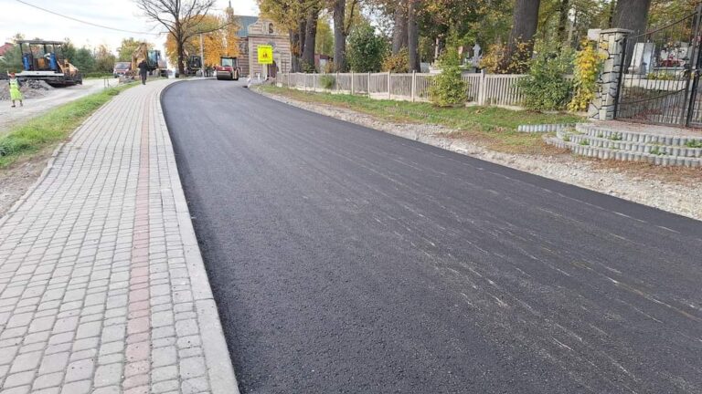 Mystków. Droga powiatowa jeszcze nie gotowa, ale już przejezdna