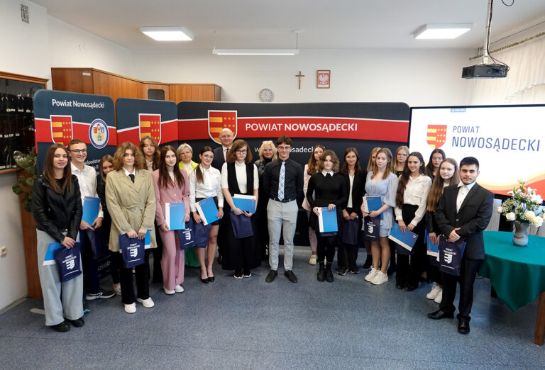 Ponad 200 tysięcy złotych na stypendia edukacyjne dla uczniów szkół powiatowych!