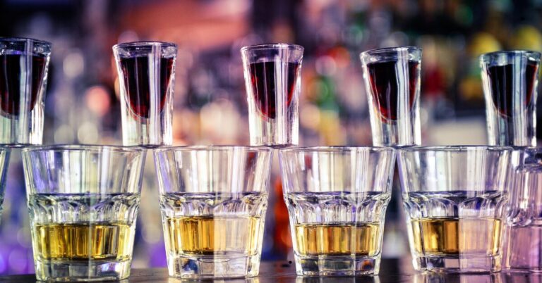 OPOWIEŚCI OBERŻYŚWIATA. Kategoria: likier ziołowy, BITTER. JÄGERMEISTER