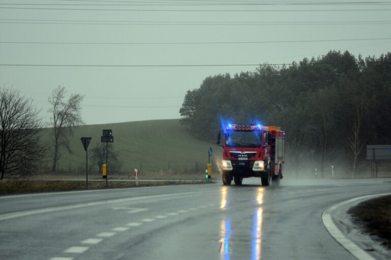Kamionka Wielka. Droga zablokowana. Dwie osoby poszkodowane