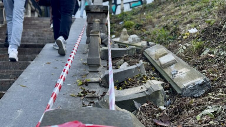 Nie ma przypadków, są tylko znaki. Most domaga się remontu!