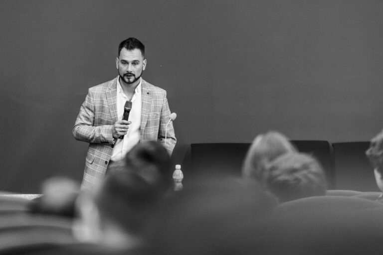 Konferencja Adepci IT – Nowe możliwości zawodowe dla uczniów w Nowym Sączu 