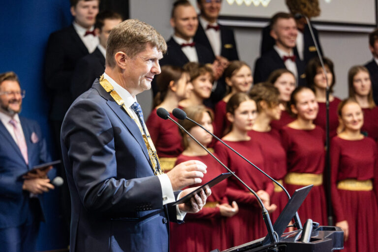 Chmura jest coraz lepsza, przyszłością są programy hybrydowe