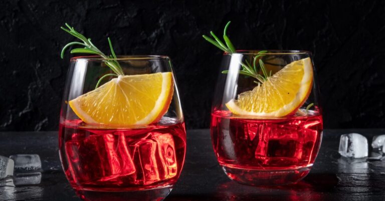 OPOWIEŚCI OBERŻYŚWIATA. Kategoria: BITTER, APERITIF; CAMPARI
