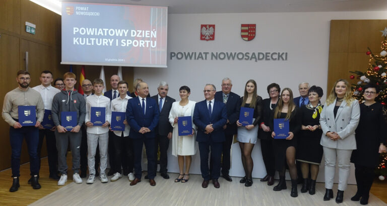Sportowcy i trenerzy z nagrodami starosty
