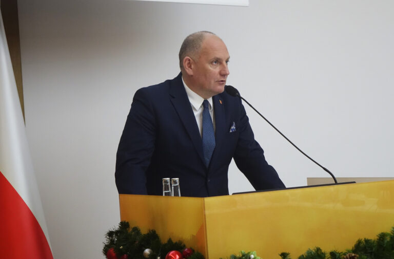 Dwie nowe karetki, osuszacze i 6 milionów na remont Domu Wczasów Dziecięcych