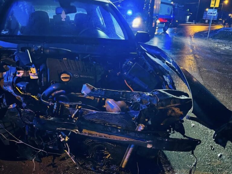Grybów: citroen roztrzaskany. Kolizja na DW981