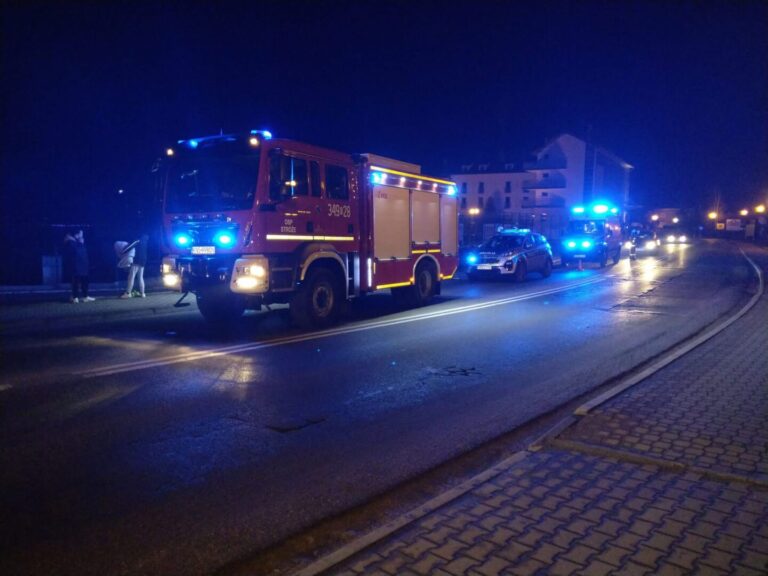 Działania służb w Stróżach. Doszło do potrącenia