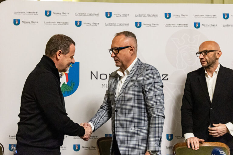 Stadion w Nowym Sączu ma być gotowy za osiem miesięcy