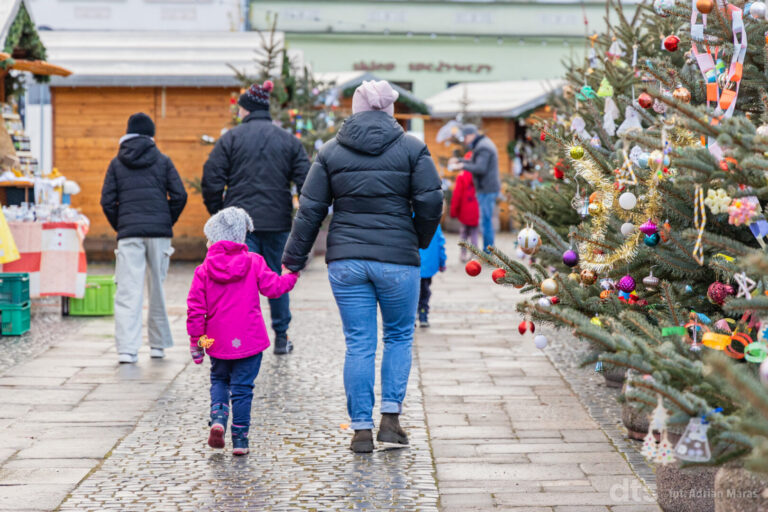 Magia świąt na sądeckim rynku. Pachniały pierniki, a muzyka na żywo niosła się echem[ZDJĘCIA]