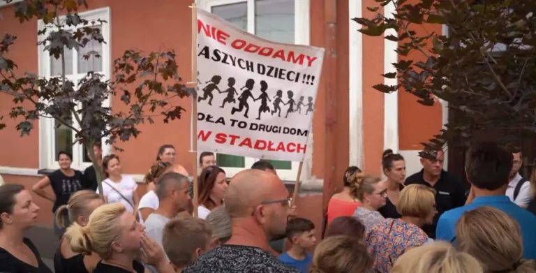 Radni przegłosowali. Szkoła w Stadłach zostanie zamknięta