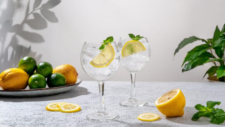 OPOWIEŚCI OBERŻYŚWIATA: Kategoria: GIN. BOMBAY SAPPHIRE LONDON GIN