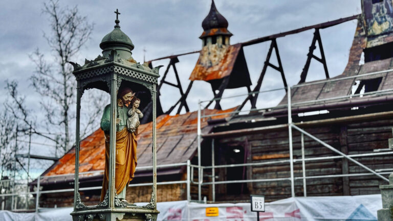 Co dalej z podpalaczem zabytkowego kościoła? Obserwacja psychiatryczna już za nim