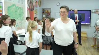 Minister Edukacji w Nowym Sączu w Zespole Szkół Akademickich im  B. Chrobrego
