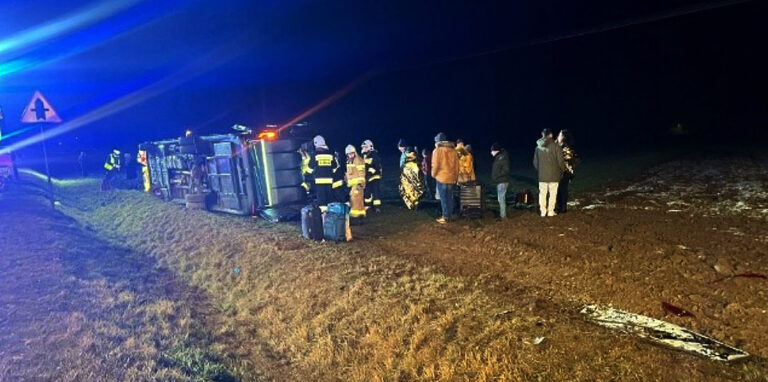 Wypadek busa relacji Muszyna – Nowy Sącz – Lublin. Jedna pasażerka jest poważnie ranna