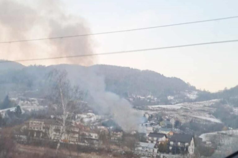 Pożar w Gminie Piwniczna. Jedna osoba w stanie ciężkim. W akcji LPR [ZDJĘCIA]
