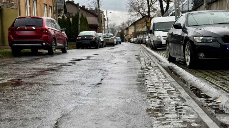 Nowy Sącz. Mały parking, a całkiem spora awantura [ZDJĘCIA]