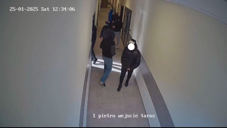 Cóż za honor! Kilkunastu na jednego. W akcji bandyci uzbrojeni w widelec