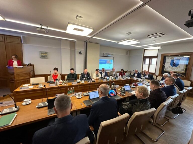 W Myślcu będzie można strzelać. W Starym Sączu – pływać