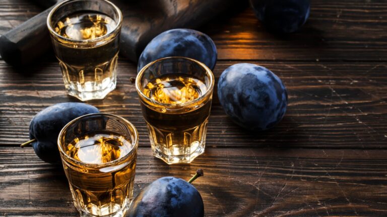 Opowieści Oberżyświata. Destylaty owocowe. PASSOVER SLIVOVITZ