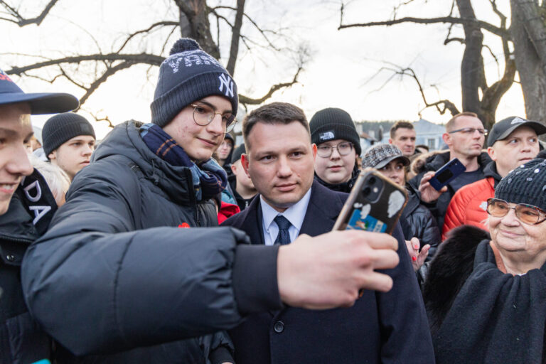 Tłumy na spotkaniu Sławomira Mentzena w Starym Sączu. ,,Czas zadbać o polski interes” [FILM, ZDJĘCIA]