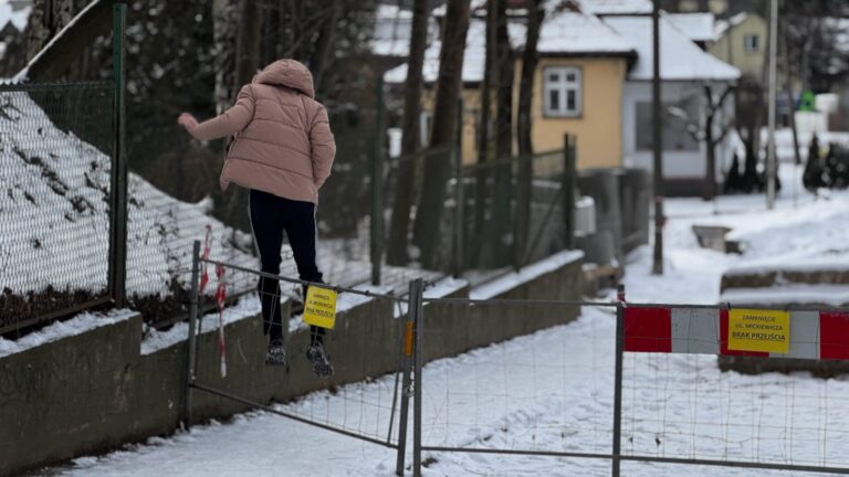Skok przez płotki nową rozrywką na Wólkach [ZDJĘCIA]