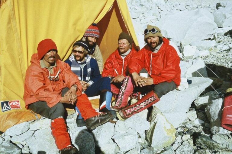 Napisali historię na Mount Everest. Wielki wyczyn chłopaka z Podegrodzia