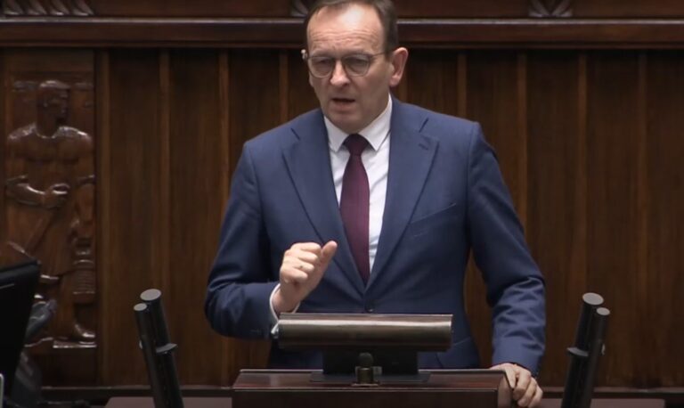 Poseł PiS z okręgu nowosądeckiego na sali sejmowej: „kula w łeb”!
