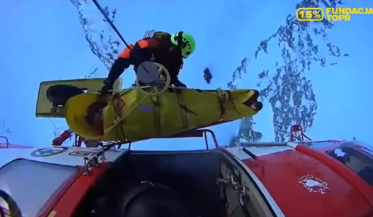 Tatry. Spadający z Rysów turysta potrącił dwie osoby