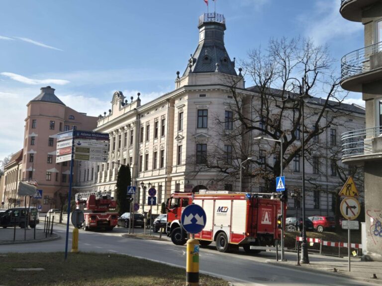 Nowy Sącz. Działania strażaków na ulicy Jagiellońskiej
