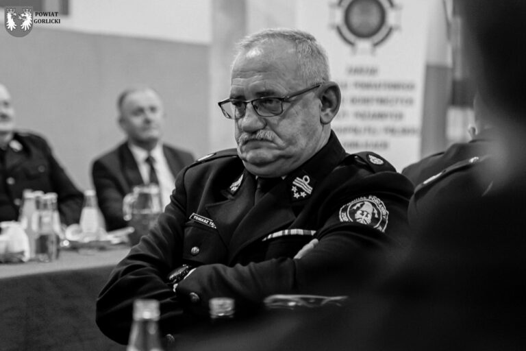 „Odszedł z Ziemi — pozostał w sercu”. Nagła śmierć wstrząsnęła lokalnym środowiskiem. Zmarł Tomasz Tarasek