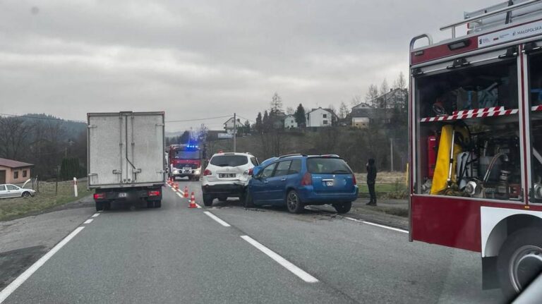 Dwa zdarzenia, ten sam region i kilka minut różnicy. Dwie osoby przewieziono do szpitala