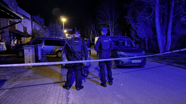 Dwie osoby postrzelone na osiedlu Wólki. Jedna nie żyje