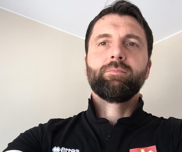 Chłopak z Nowego Sącza zagrał mecz na największym stadionie świata