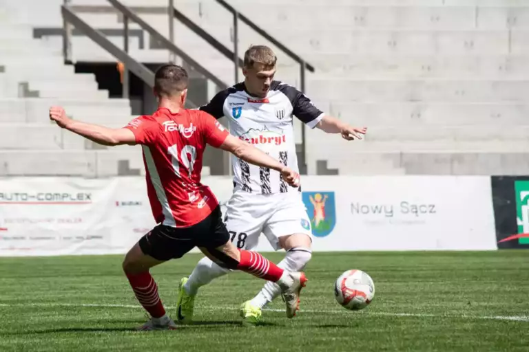 Sandecja na bezpośrednim szlaku do II ligi [SKRÓT MECZU]