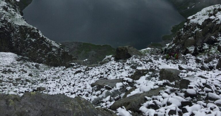 Tatry. Ratownicy ewakuowali turystę z Rysów; spędził tam noc