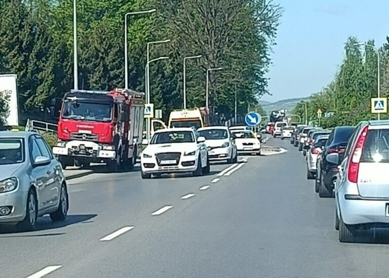 Nowy Sącz. Zderzenie trzech osobówek na ul. Lwowskiej