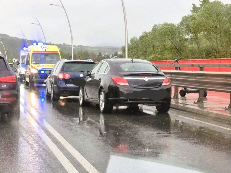 Bezmyślność na hulajnodze ma swój finał w karetce pogotowia