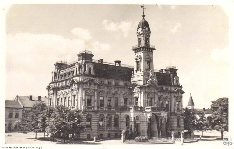 Mały ogród przed Ratuszem. Będzie prawie jak 100 lat temu