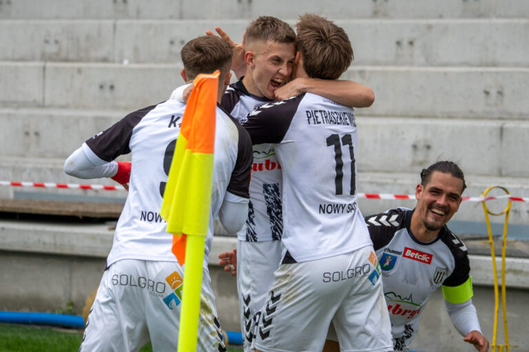 Sandecja krok po kroku zmierza do II ligi [SKRÓT MECZU]