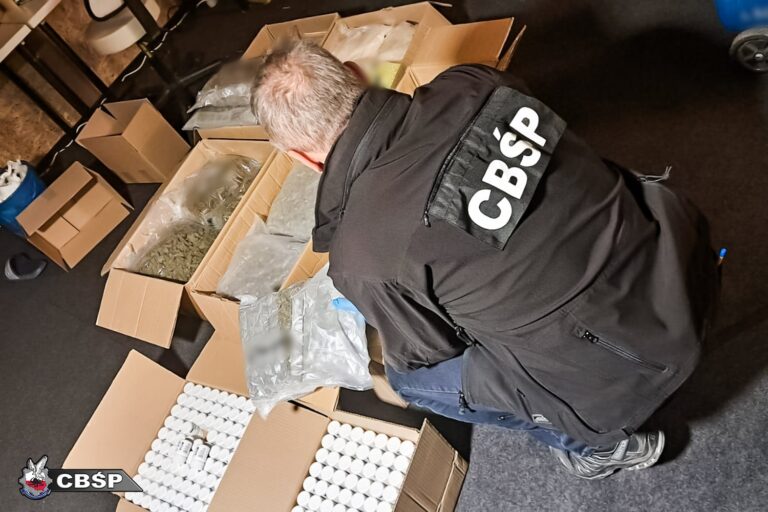 Sądeccy policjanci CBŚP rozbili gang narkotykowy i przejęli narkotyki warte 2 mln zł [FILM, ZDJĘCIA]