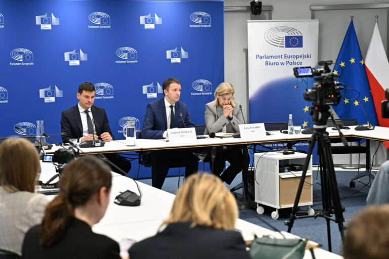Europosłowie: będziemy walczyć o utrzymanie finansowania polityki spójności i polityki rolnej UE