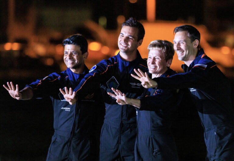 Kapsuła Dragon z polskim astronautą na pokładzie dotarła do stacji ISS