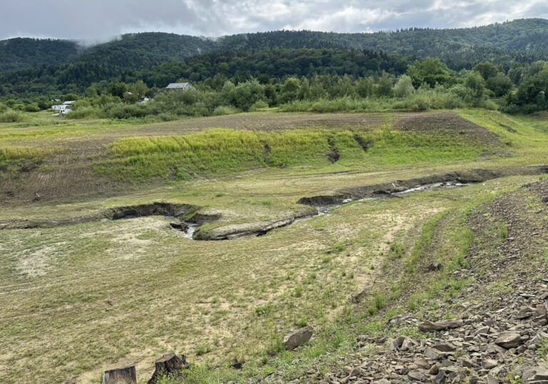 Zalew Klimkówka wysycha? Widoki przyciągają, ale i budzą strach [ZDJĘCIA]