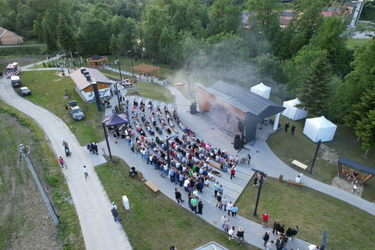 Do Łabowej przyjechały największe gwiazdy! Nowy Park Terapeutyczny zachwycił mieszkańców i gości