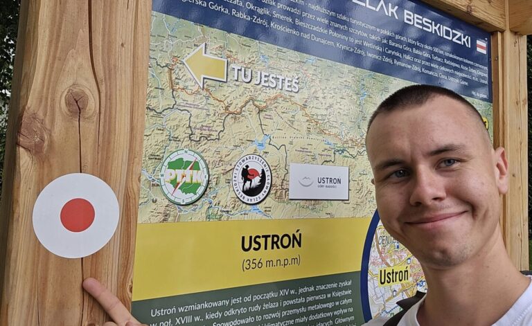W ulewie pokonał ponad 100 kilometrów dla Zosi. Bartłomiej przemierza szlak