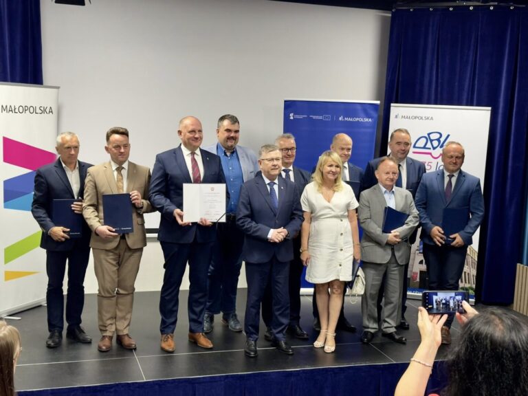Rozdano promesy inwestycyjne. Ponad 55 milionów trafi do sądeckich gmin