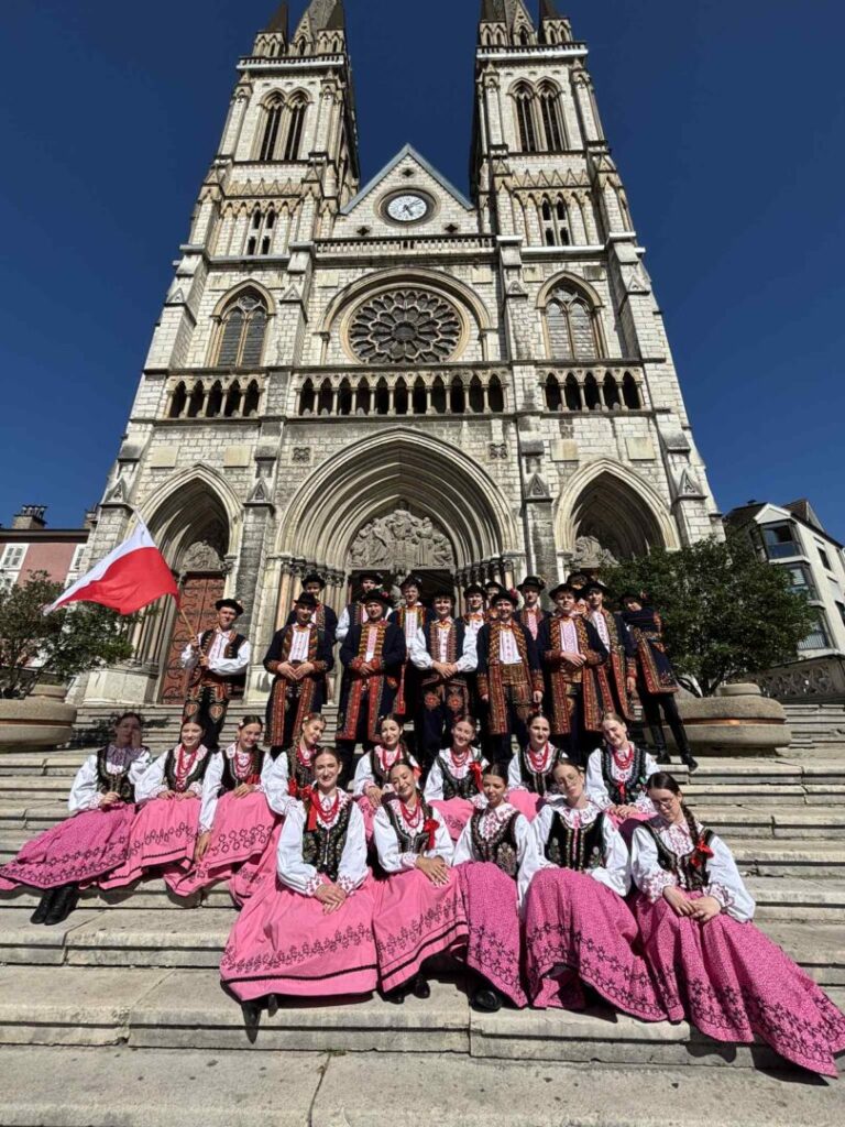 Sądeczoki podbijają Francję! Zespół regionalny na Festiwalu Kultur Świata w Voiron