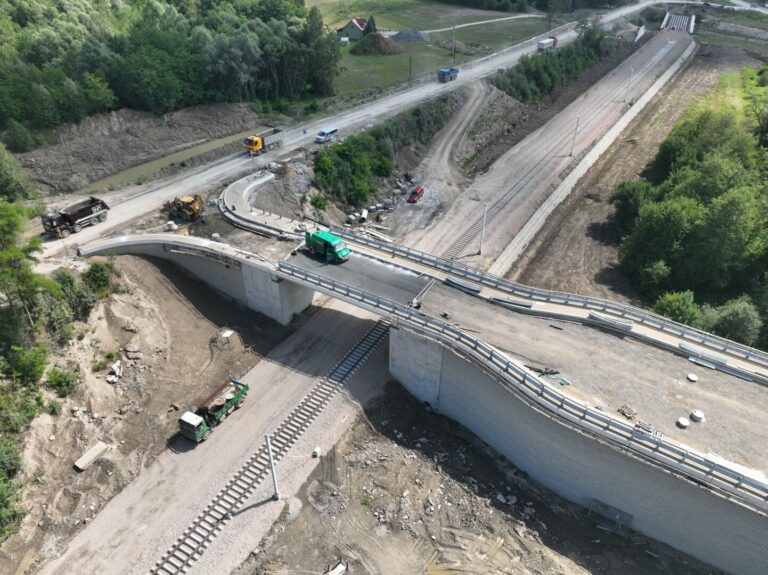 Prace na odcinku Klęczany – Nowy Sącz postępują. W budowie dwupoziomowe skrzyżowanie