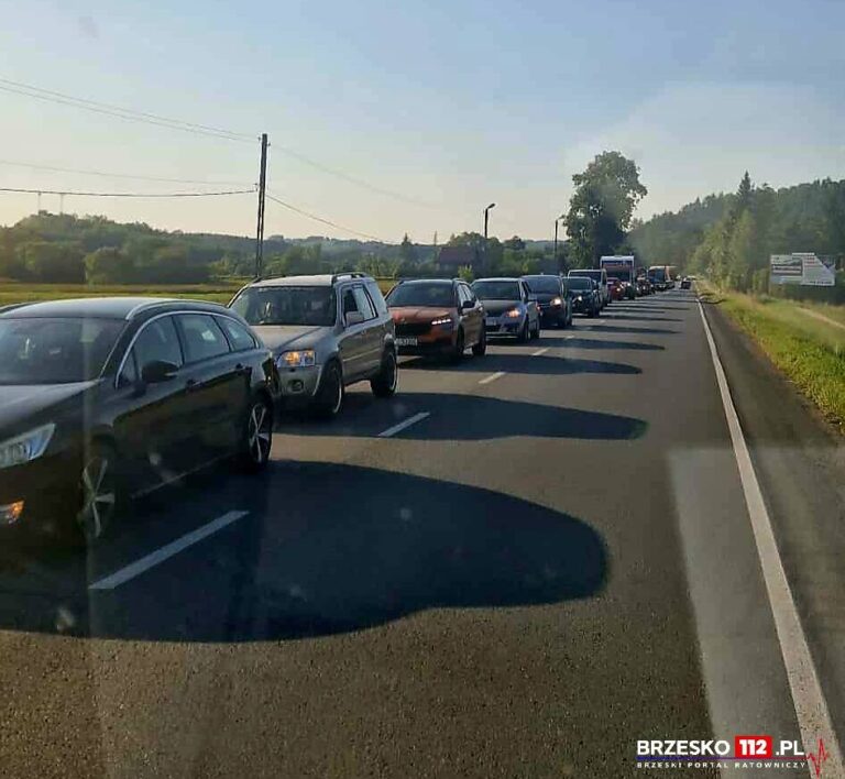 DK75: ponad 8 km korek. Kierowcy, uzbrójcie się w cierpliwość